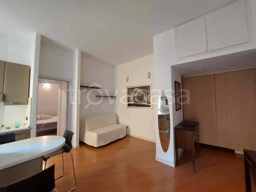 appartamento in affitto a Milano in zona Guastalla