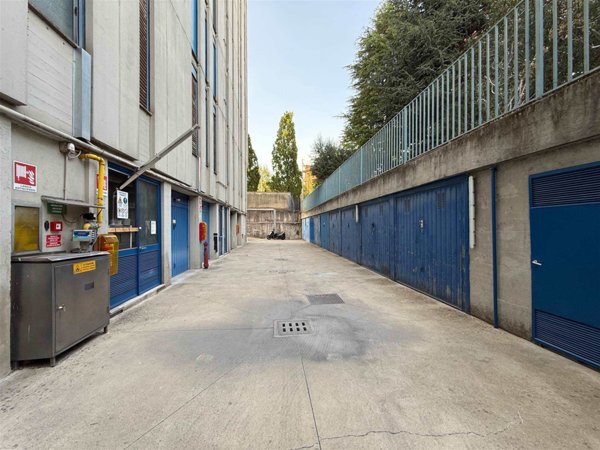 box auto in affitto a Milano