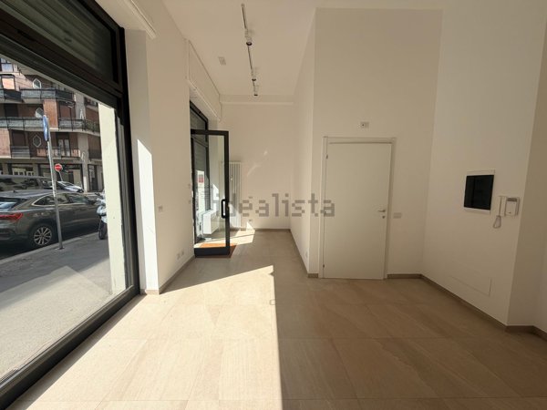 negozio in affitto a Milano