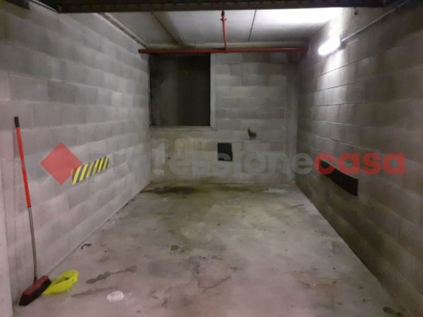 box auto in affitto a Milano in zona Isola