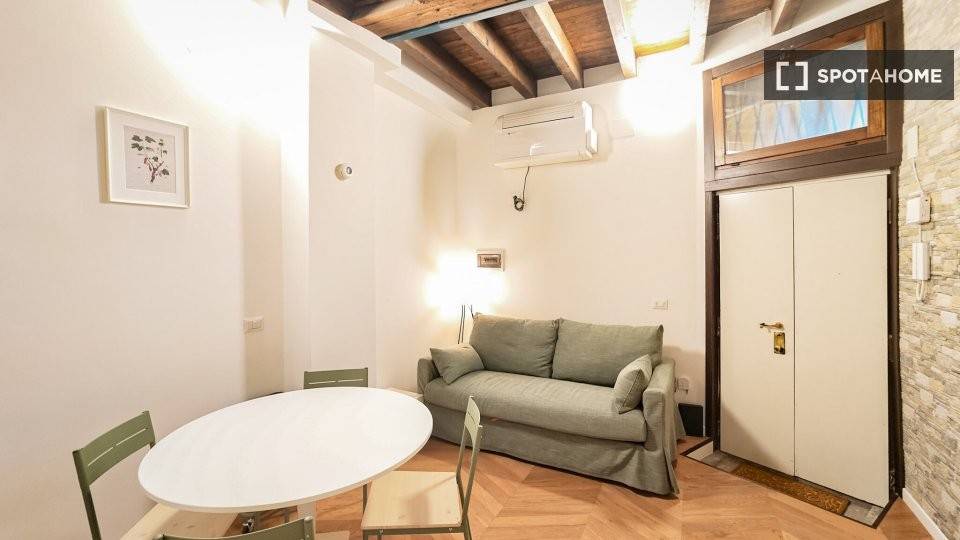 appartamento in affitto a Milano in zona Porta Ticinese