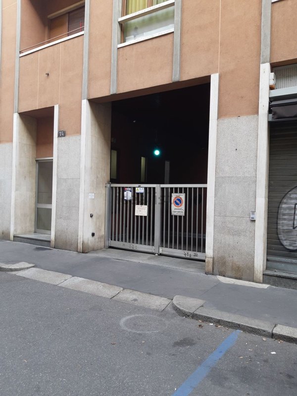 box auto in affitto a Milano in zona Porta Garibaldi