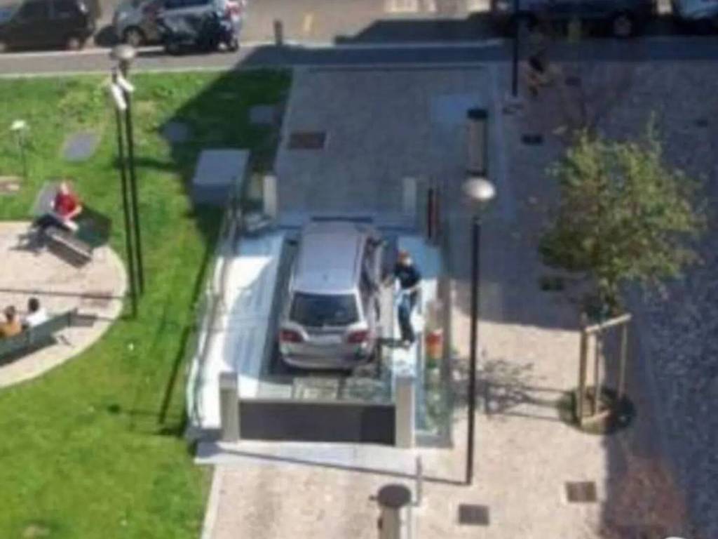 box auto in affitto a Milano in zona Centro Direzionale