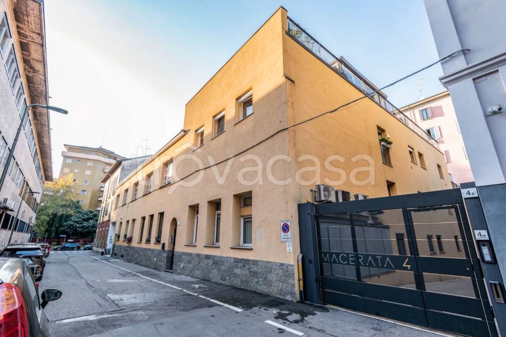 box auto in affitto a Milano in zona Piazzale Lodi
