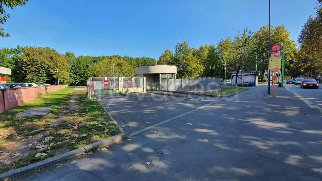 box auto in affitto a Milano in zona Bocconi