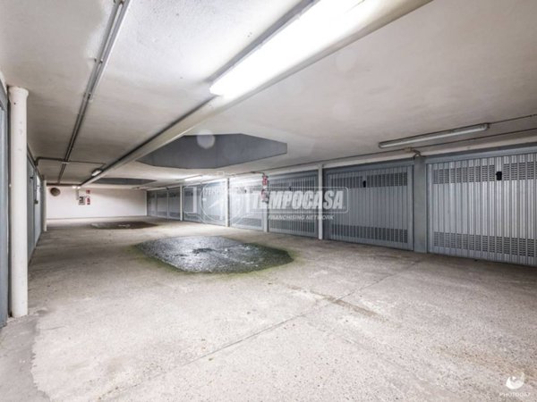 box auto in affitto a Milano in zona Feltre