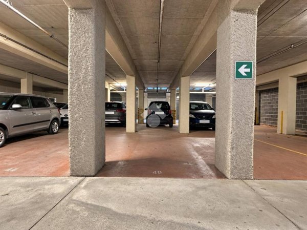 box auto in affitto a Milano in zona De Angeli