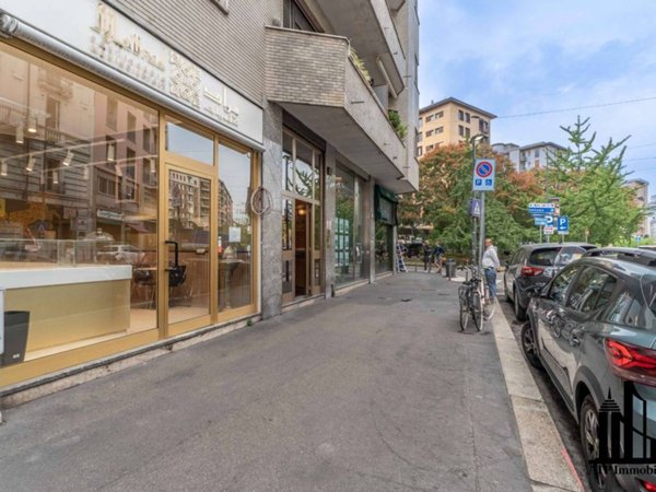 negozio in affitto a Milano in zona De Angeli