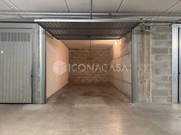 box auto in affitto a Milano in zona Bocconi