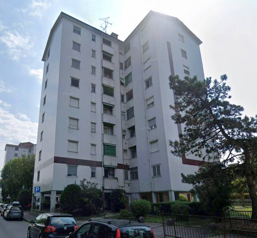 appartamento in affitto a Milano in zona Forze Armate