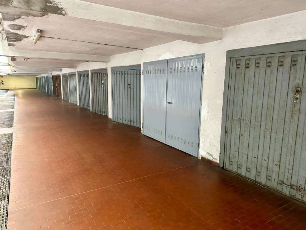 box auto in affitto a Milano in zona Famagosta