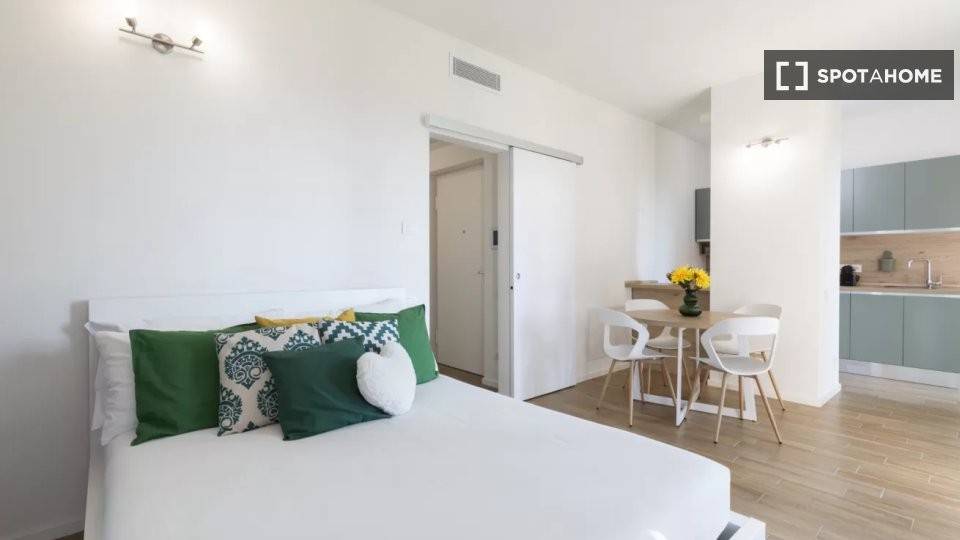 appartamento in affitto a Milano in zona Lorenteggio