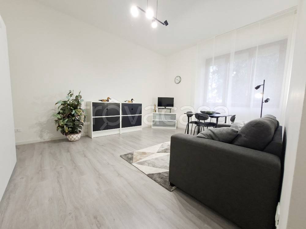 appartamento in affitto a Milano in zona Famagosta