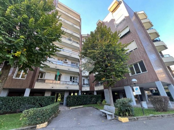 appartamento in affitto a Milano in zona Baggio