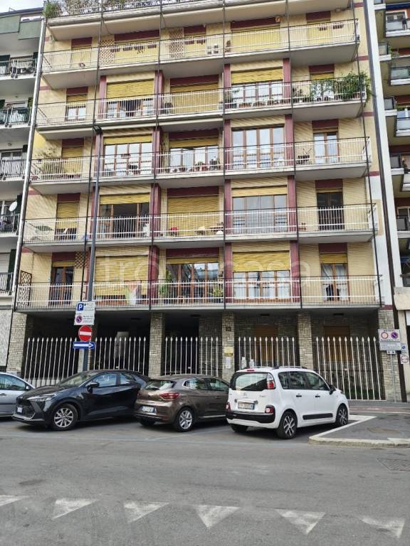 appartamento in affitto a Milano in zona Lorenteggio