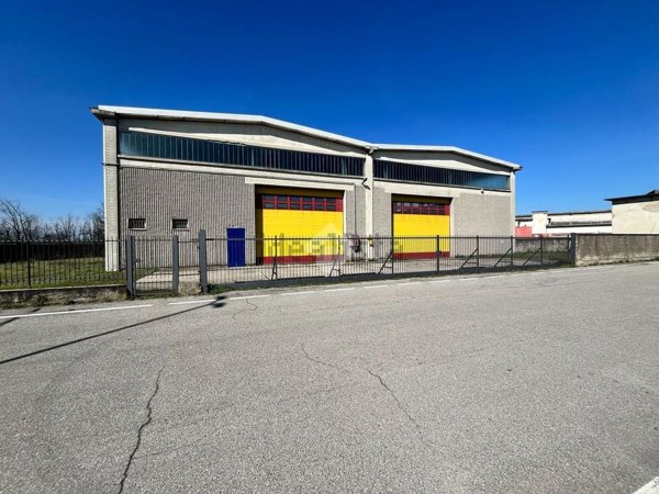 locale commerciale in affitto a Motta Visconti