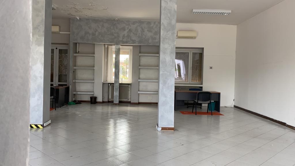 locale commerciale in affitto a Nerviano