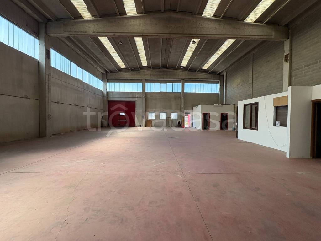 locale commerciale in affitto a Nerviano