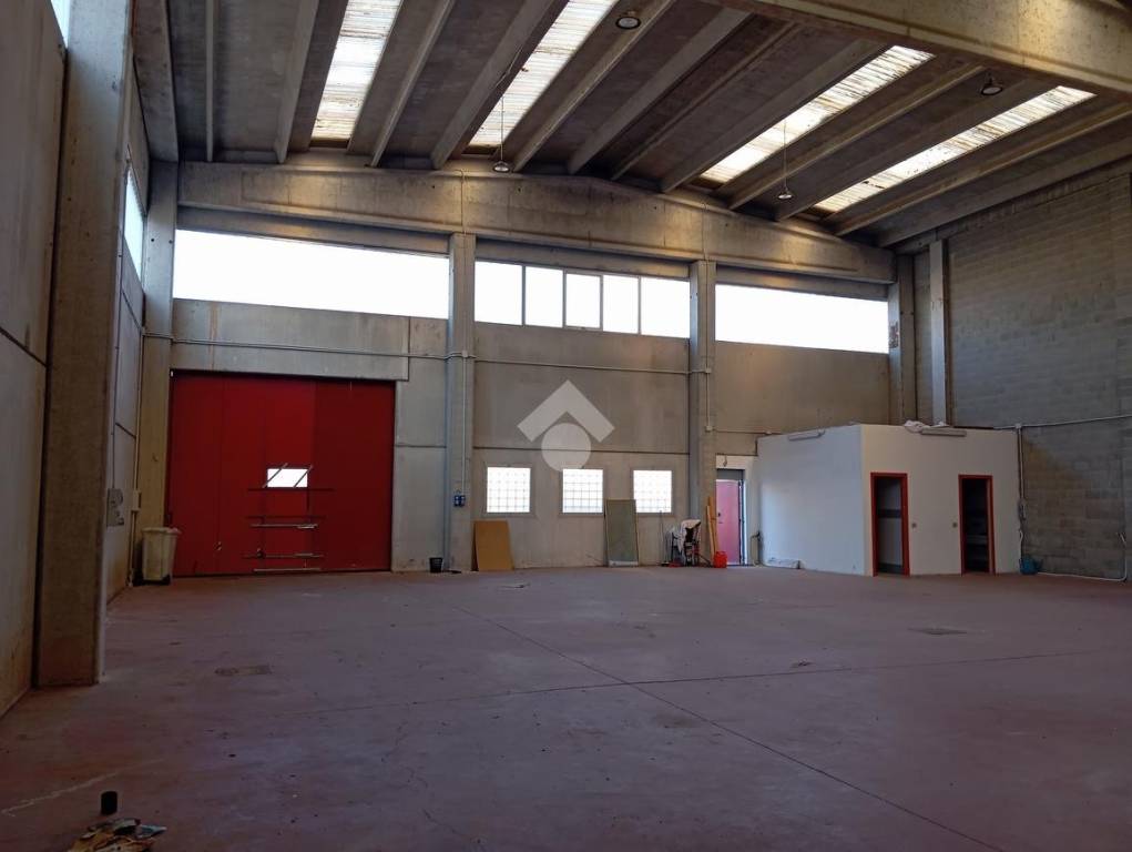 locale commerciale in affitto a Nerviano