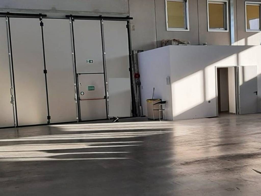 locale commerciale in affitto a Nerviano