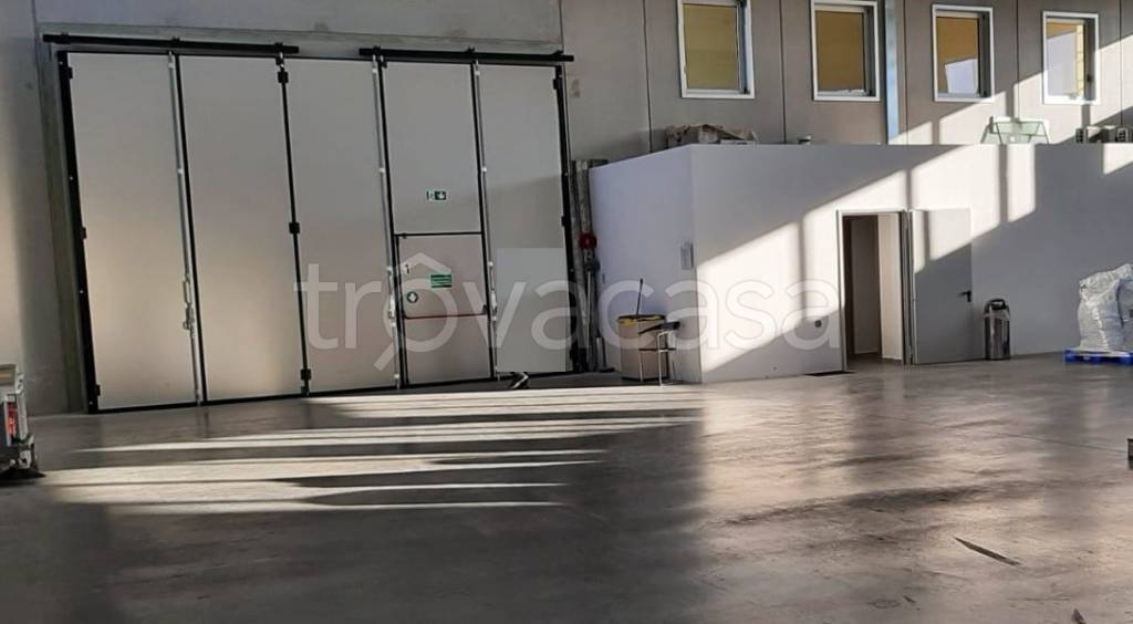 locale commerciale in affitto a Nerviano