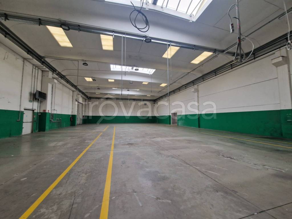 locale commerciale in affitto a Nerviano