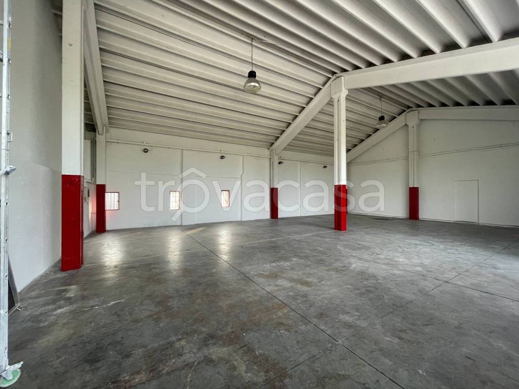 locale commerciale in affitto a Nerviano