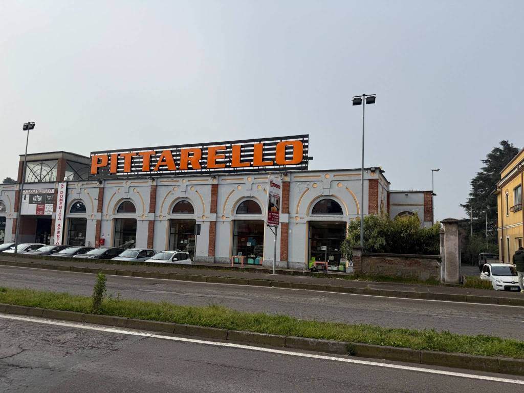 locale commerciale in affitto a Nerviano in zona Villanova