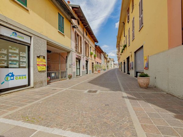 negozio in affitto a Novate Milanese
