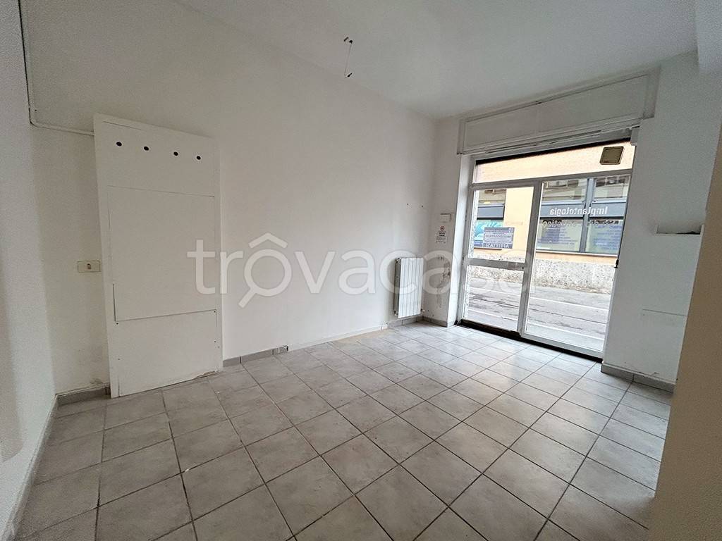 negozio in affitto a Novate Milanese