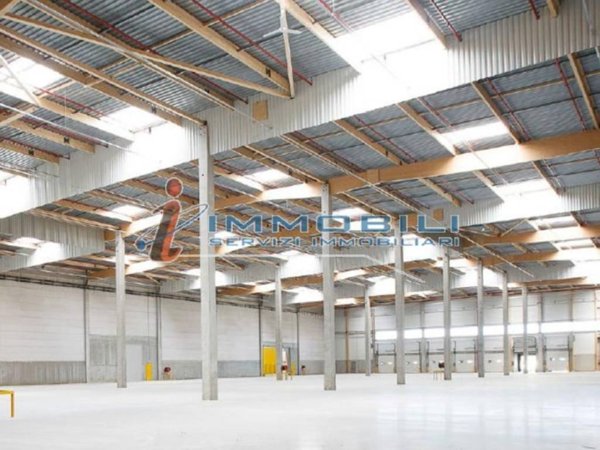 negozio in affitto a Novate Milanese