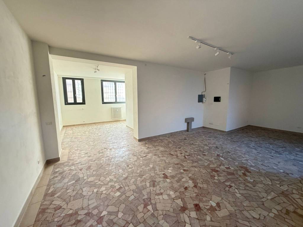 negozio in affitto a Novate Milanese