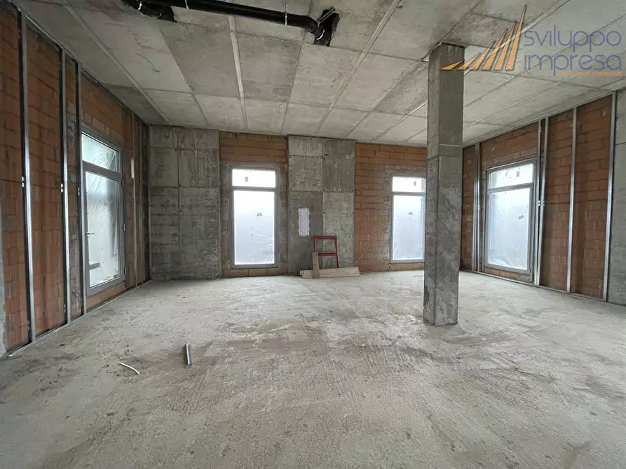 negozio in affitto a Novate Milanese