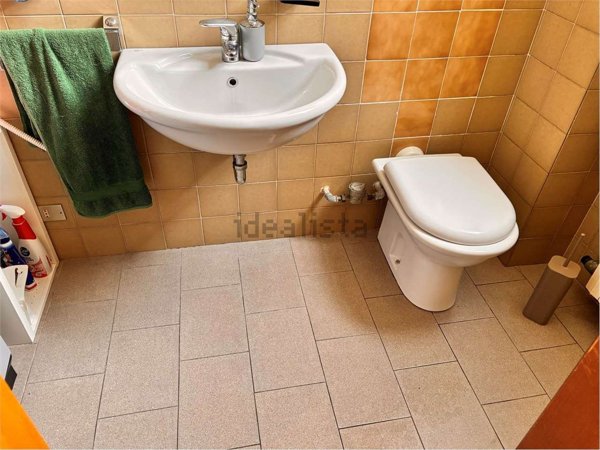 negozio in affitto a Novate Milanese