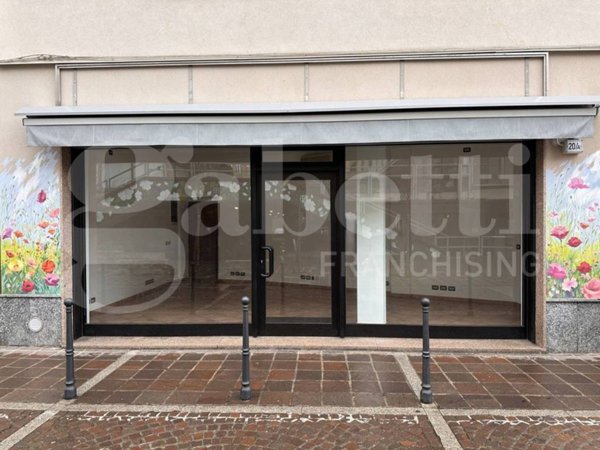 negozio in affitto a Novate Milanese