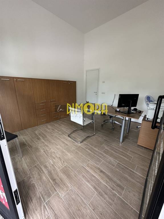 negozio in affitto a Novate Milanese