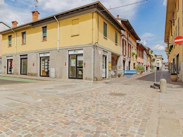 negozio in affitto a Novate Milanese