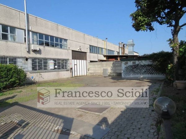 locale commerciale in affitto a Novate Milanese