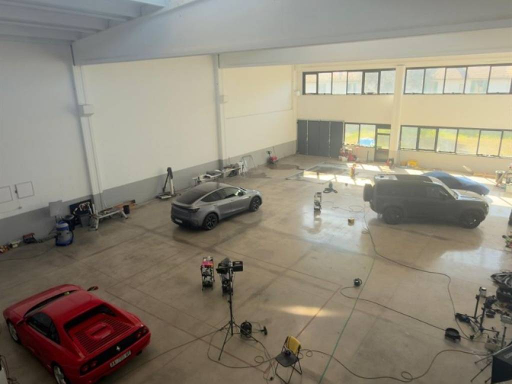 locale commerciale in affitto a Novate Milanese