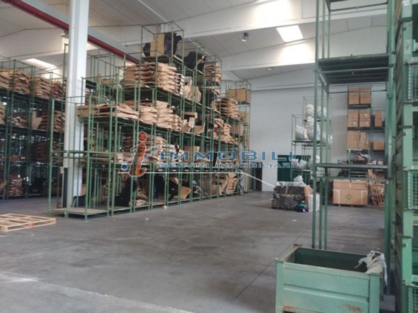 locale di sgombero in affitto ad Opera