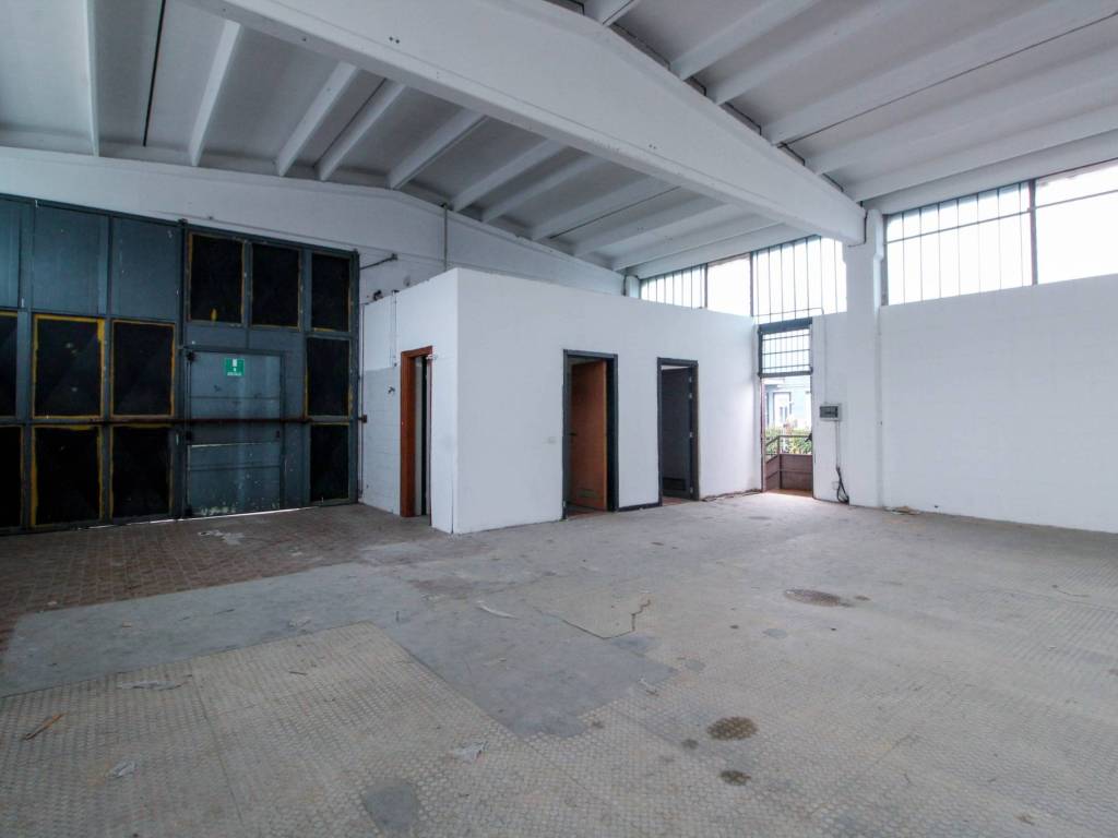 locale commerciale in affitto ad Opera
