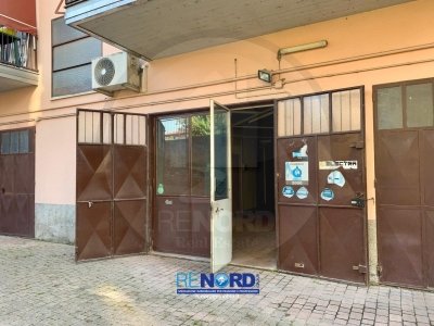 negozio in affitto ad Opera