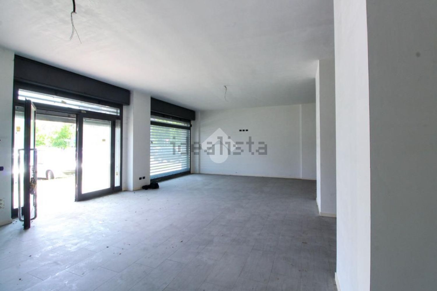 negozio in affitto ad Opera