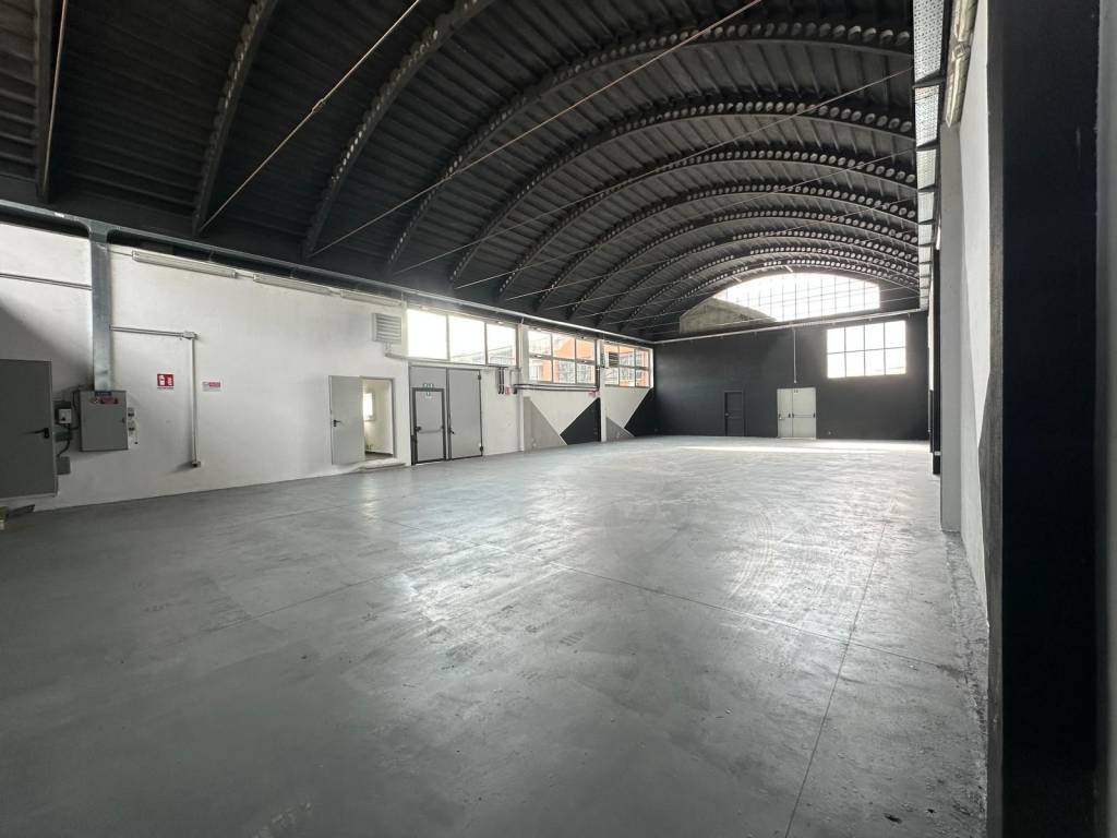 locale commerciale in affitto ad Opera