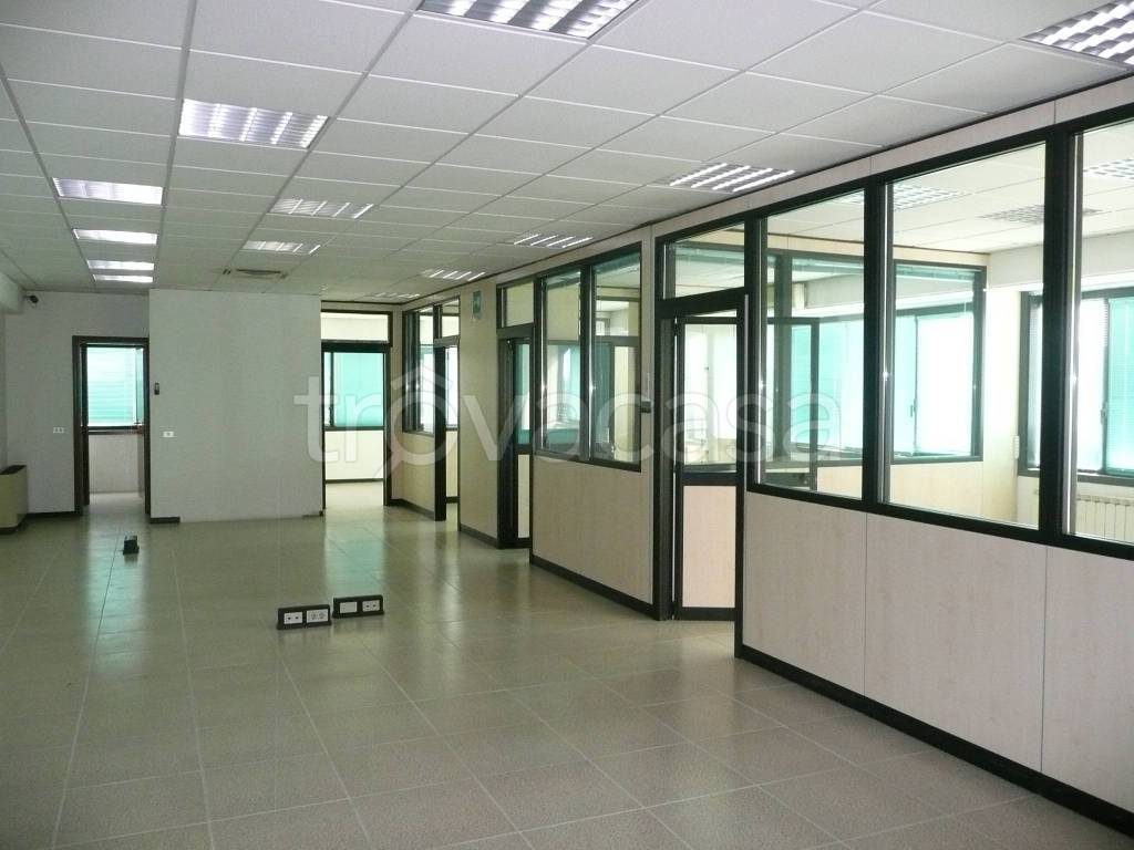 ufficio in affitto ad Ossona in zona Asmonte