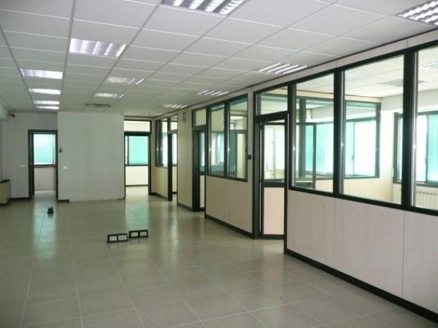 ufficio in affitto ad Ossona in zona Asmonte