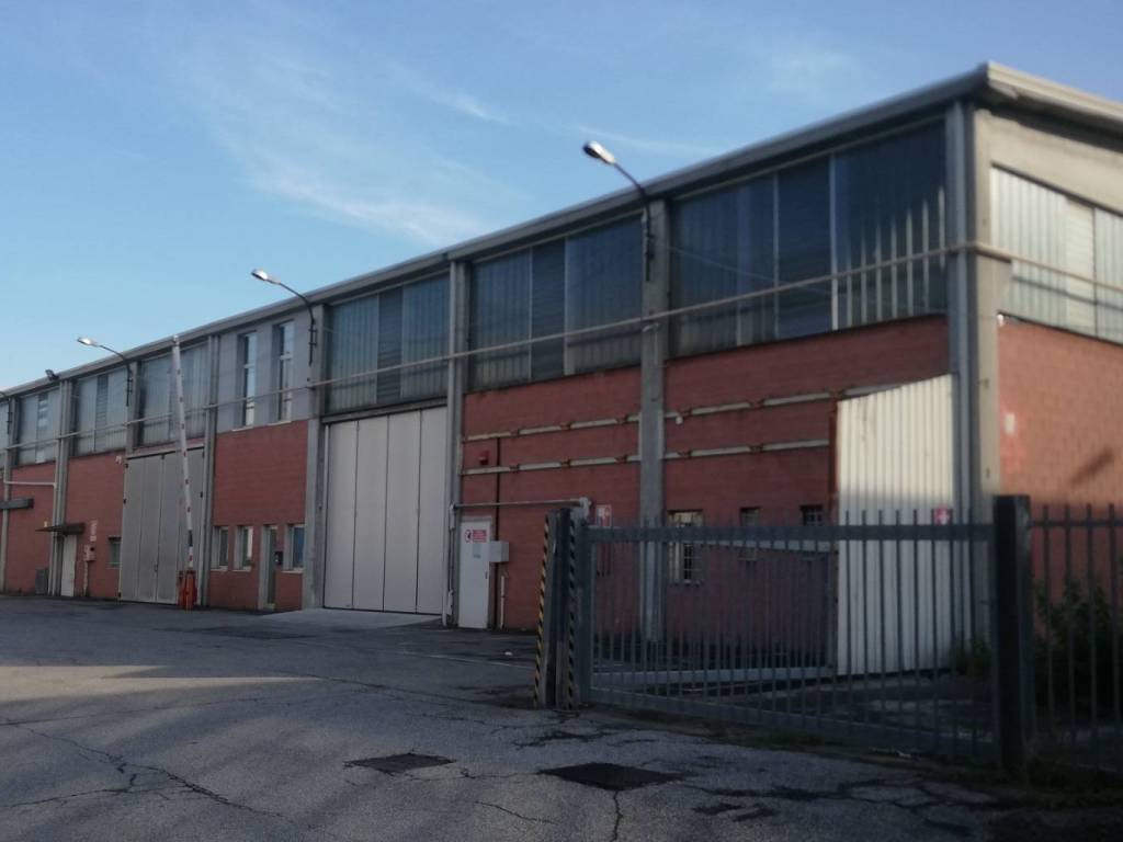 locale commerciale in affitto a Paderno Dugnano