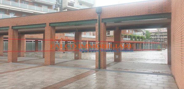 negozio in affitto a Paderno Dugnano in zona Incirano