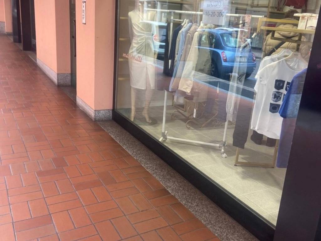 negozio in affitto a Paderno Dugnano
