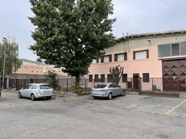 locale commerciale in affitto a Paderno Dugnano